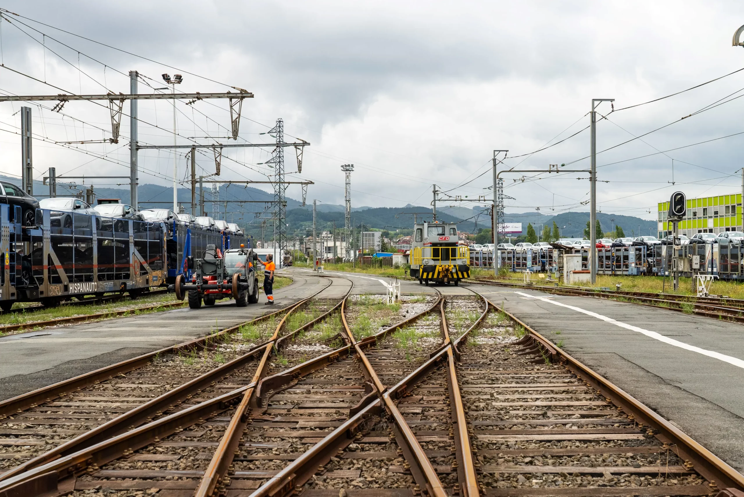 Opération d’entretien ferroviaire à Hendaye