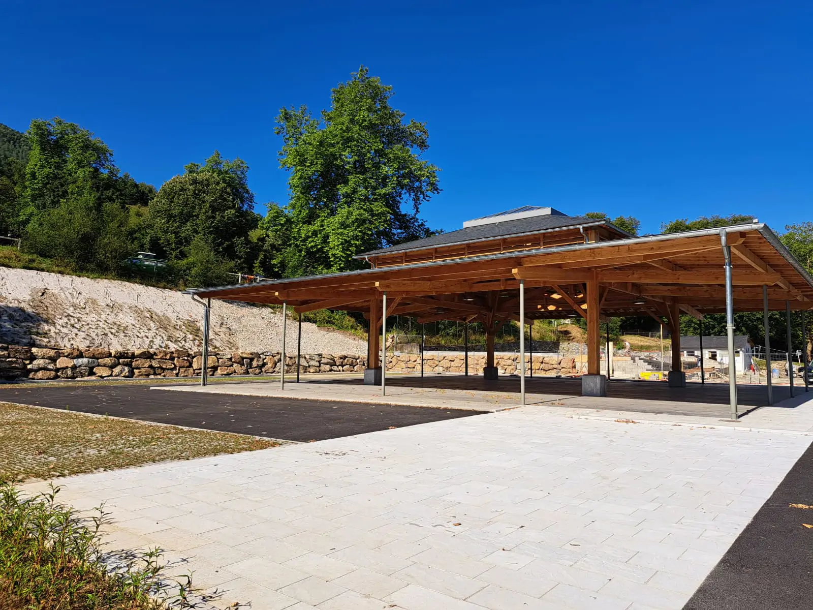 Création d'une halle couverte à Massat